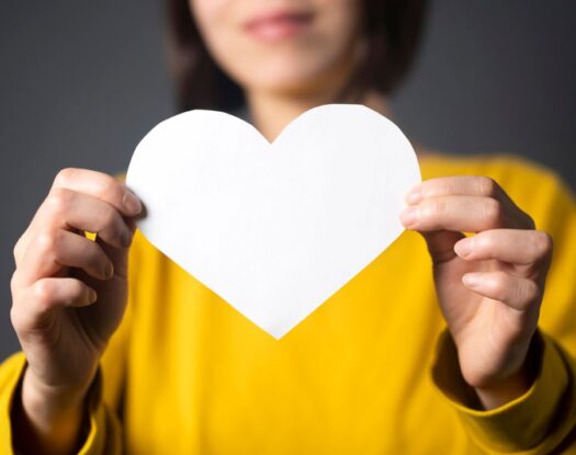 «Αν ένα άτομο αγαπά μόνο τους άλλους αλλά όχι τον εαυτό του, δεν αγαπάει πραγματικά» | Erich Fromm