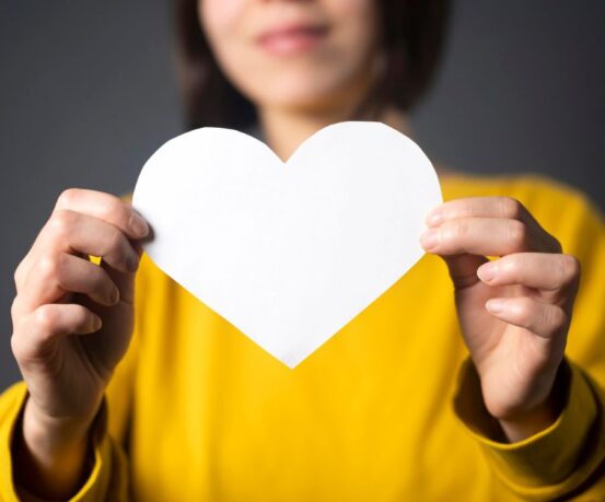 «Αν ένα άτομο αγαπά μόνο τους άλλους αλλά όχι τον εαυτό του, δεν αγαπάει πραγματικά» | Erich Fromm