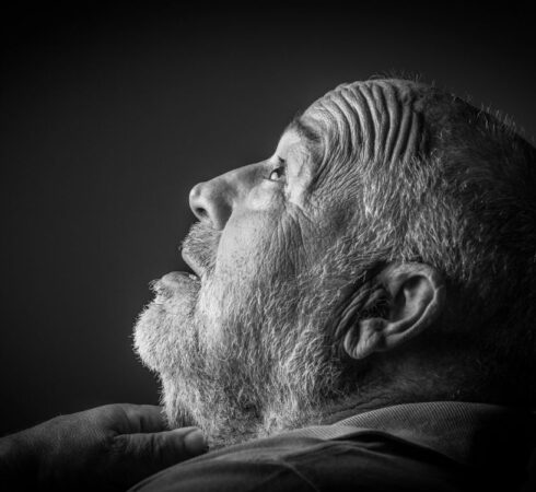 Λειτουργώ... αλλά ζω πραγματικά; Το «αόρατο» ψυχολογικό βάρος των μικρών, καθημερινών μαχών που δίνουμε χωρίς να το συνειδητοποιούμε