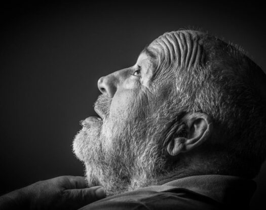 Λειτουργώ... αλλά ζω πραγματικά; Το «αόρατο» ψυχολογικό βάρος των μικρών, καθημερινών μαχών που δίνουμε χωρίς να το συνειδητοποιούμε