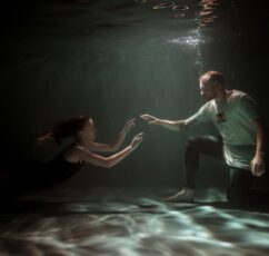 Προσπαθούμε να είμαστε τέλειοι για να μας αγαπήσουν... αλλά μόνο ό,τι είναι αυθεντικό έχει αγαπηθεί πραγματικά