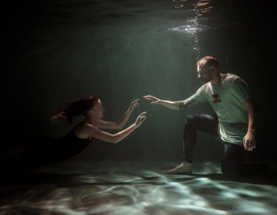 Προσπαθούμε να είμαστε τέλειοι για να μας αγαπήσουν... αλλά μόνο ό,τι είναι αυθεντικό έχει αγαπηθεί πραγματικά