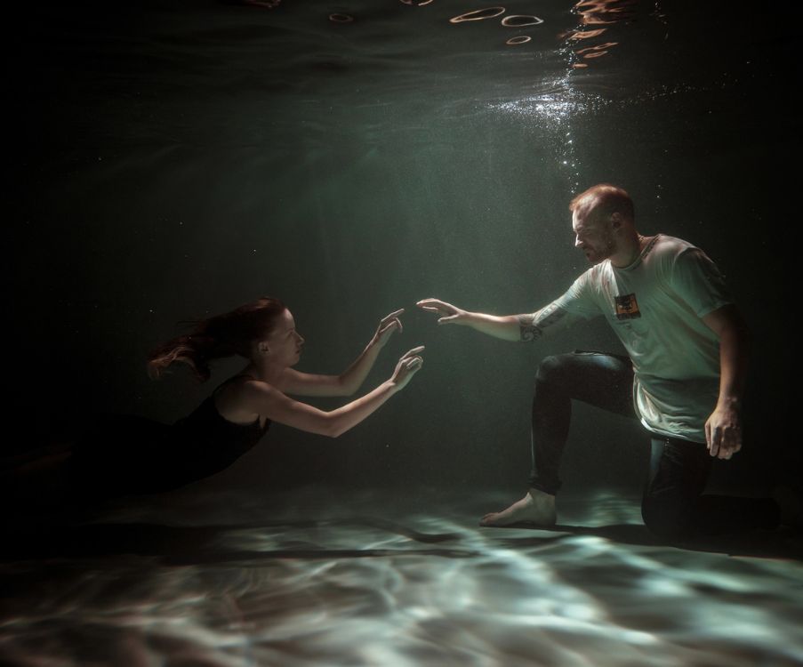 Προσπαθούμε να είμαστε τέλειοι για να μας αγαπήσουν... αλλά μόνο ό,τι είναι αυθεντικό έχει αγαπηθεί πραγματικά