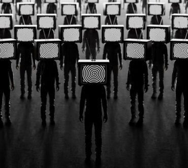 «Αν όλοι σκέφτονται το ίδιο, τότε κάποιος δεν σκέφτεται» - George S. Patton