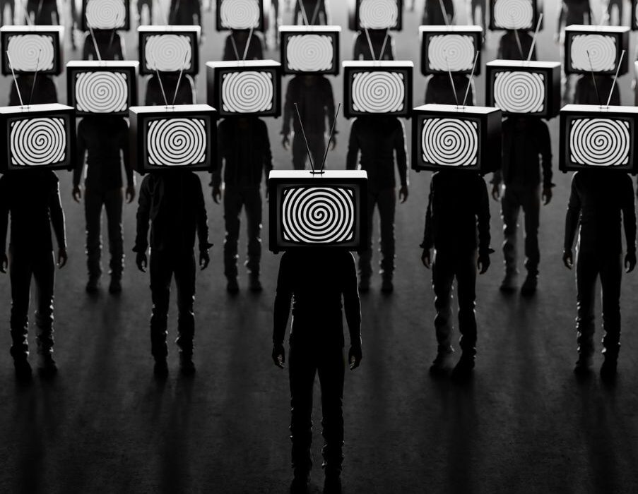 «Αν όλοι σκέφτονται το ίδιο, τότε κάποιος δεν σκέφτεται» - George S. Patton