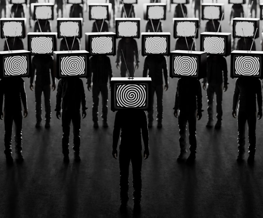 «Αν όλοι σκέφτονται το ίδιο, τότε κάποιος δεν σκέφτεται» - George S. Patton