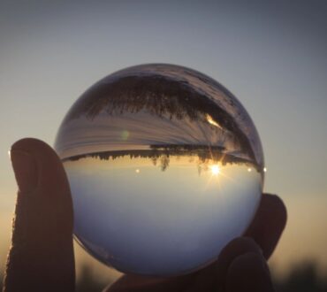 «Τα ελαττώματα που βλέπεις στους άλλους είναι η αντανάκλαση των δικών σου» - Rumi