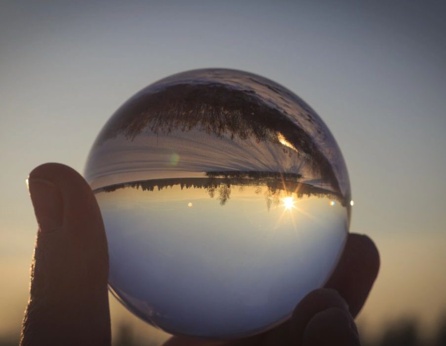 «Τα ελαττώματα που βλέπεις στους άλλους είναι η αντανάκλαση των δικών σου» - Rumi