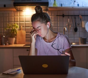 Οι ψυχολογικές επιπτώσεις της "τεχνολογικής υπερφόρτωσης" και η ανάγκη για digital detox