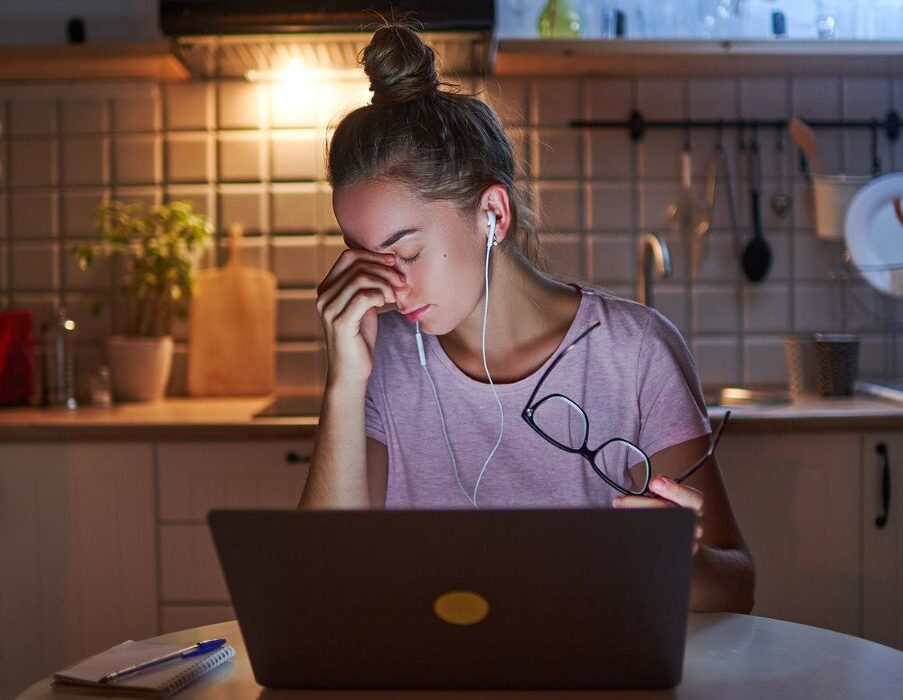 Οι ψυχολογικές επιπτώσεις της "τεχνολογικής υπερφόρτωσης" και η ανάγκη για digital detox