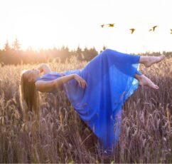 Το άγχος δεν κοιμάται όταν κοιμόμαστε. Απλώς αλλάζει μορφή και μας μιλάει μέσα από εικόνες