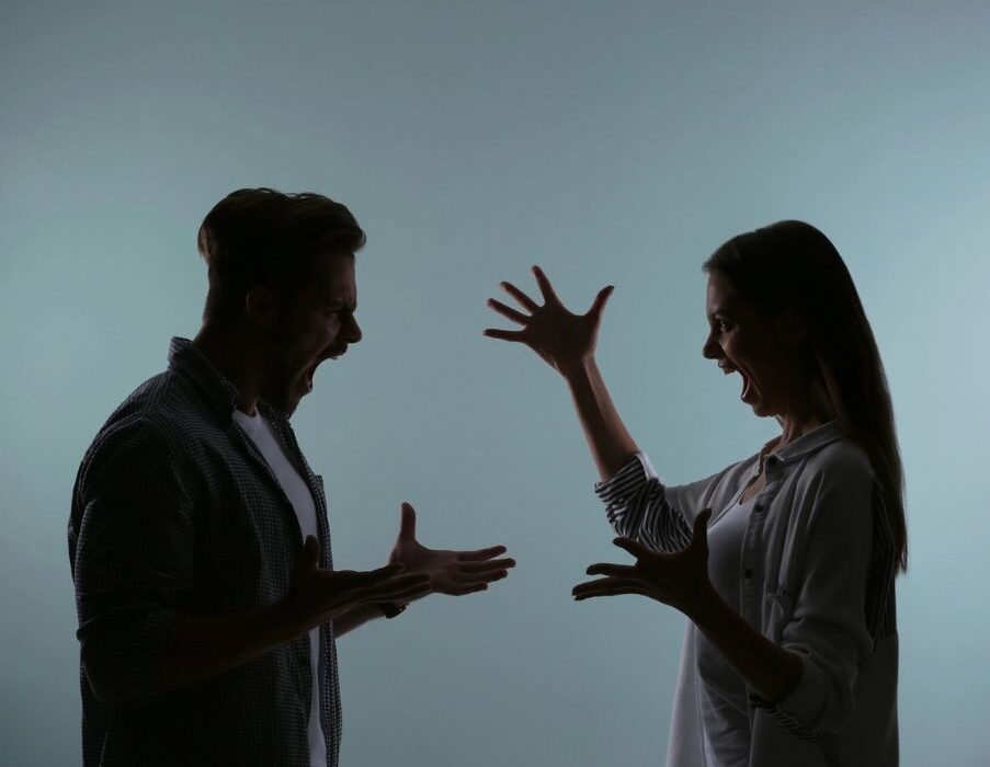 Όταν δεν μπορούμε να ξεσπάσουμε εκεί που πονάμε, ξεσπάμε εκεί που αγαπάμε