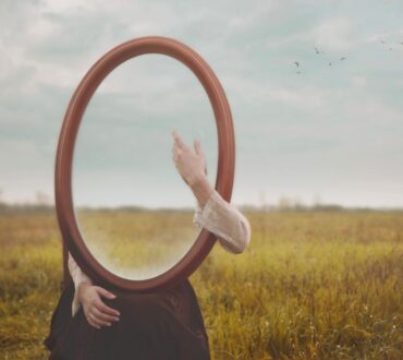 «Το Άγγιγμα του Νάρκισσου» | Κάθε άνθρωπος κουβαλά μια ιστορία, μια παλιά ανάγκη που δεν ικανοποιήθηκε ποτέ