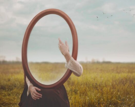 «Το Άγγιγμα του Νάρκισσου» | Κάθε άνθρωπος κουβαλά μια ιστορία, μια παλιά ανάγκη που δεν ικανοποιήθηκε ποτέ