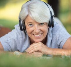 Η μουσική ενισχύει την μνήμη και την γνωστική ικανότητα των ηλικιωμένων