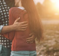 Τα σημάδια της προβληματικής επικοινωνίας στη σχέση και πώς συνδεθούμε (ξανά) με τον άνθρωπό μας