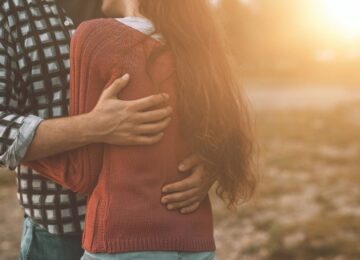 Τα σημάδια της προβληματικής επικοινωνίας στη σχέση και πώς συνδεθούμε (ξανά) με τον άνθρωπό μας