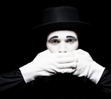 «Φοβάμαι ότι δεν θα αγαπηθώ όπως είμαι» | 10 σκέψεις που ζουν μέσα μας και δεν εκφράζονται ποτέ