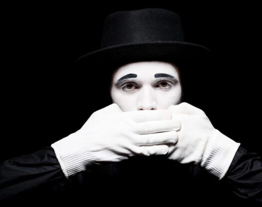 «Φοβάμαι ότι δεν θα αγαπηθώ όπως είμαι» | 10 σκέψεις που ζουν μέσα μας και δεν εκφράζονται ποτέ