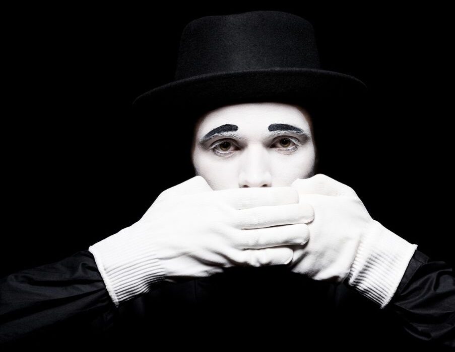 «Φοβάμαι ότι δεν θα αγαπηθώ όπως είμαι» | 10 σκέψεις που ζουν μέσα μας και δεν εκφράζονται ποτέ