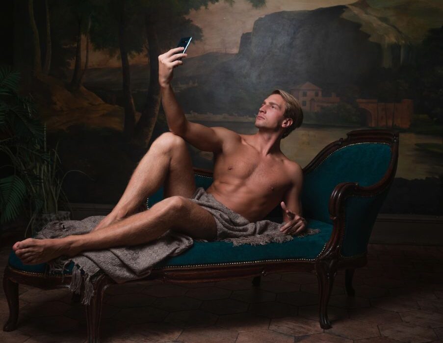 Ο ναρκισσιστής δεν βλέπει τον άλλον ως ξεχωριστό άνθρωπο αλλά ως καθρέφτη που αντανακλά τη δική του αξία