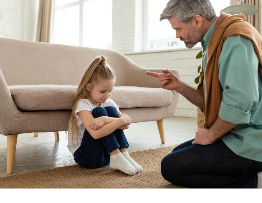 Μητέρα νάρκισσος: Τι συμβαίνει όταν αντιμετωπίζει το παιδί σαν προέκταση του εαυτού της.