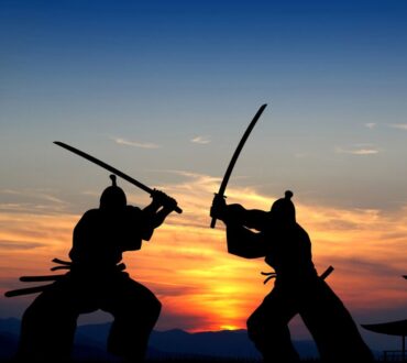 Η μεγαλύτερη μάχη δεν δίνεται έξω, αλλά μέσα μας. Και η νίκη εκείνη, είναι που φωτίζει όλες τις άλλες