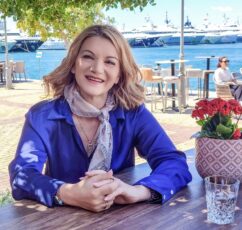 Αποστολία Βασιλείου: Η γυναίκα που εκπαιδεύει γονείς και παιδιά στα χρηματοοικονομικά