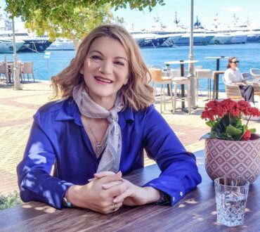 Αποστολία Βασιλείου: Η γυναίκα που εκπαιδεύει γονείς και παιδιά στα χρηματοοικονομικά