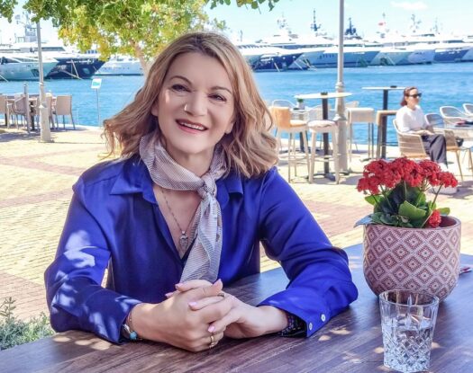 Αποστολία Βασιλείου: Η γυναίκα που εκπαιδεύει γονείς και παιδιά στα χρηματοοικονομικά