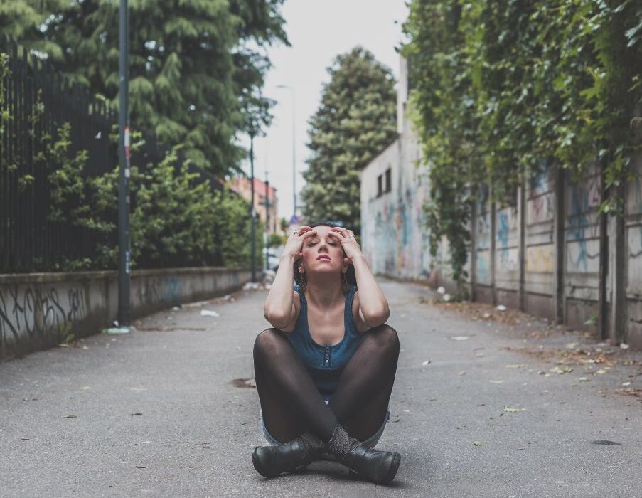 «Κάνω ψυχικό»: Η ναρκισσιστική υπεροχή του ευεργέτη