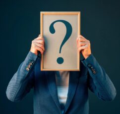 Η α-βεβαιότητα της αυτογνωσίας: Γιατί δεν γνωρίζουμε τον εαυτό μας τόσο καλά όσο νομίζουμε