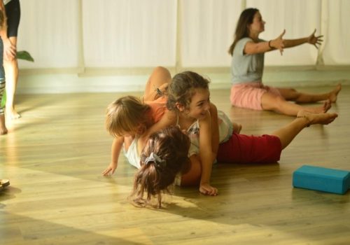 "Contakids" | Σωματικό παιχνίδι και χορός για γονείς και παιδιά 2-5 ετών (φωτογραφίες + βίντεο)