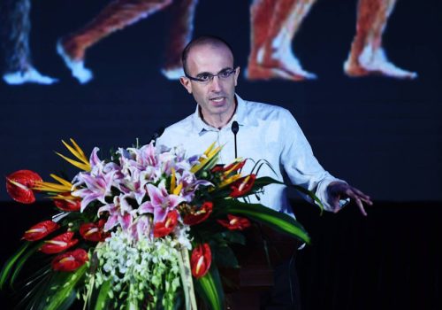 Yuval Noah Harari | Γιατί οι άνθρωποι κυριαρχούν στον κόσμο;