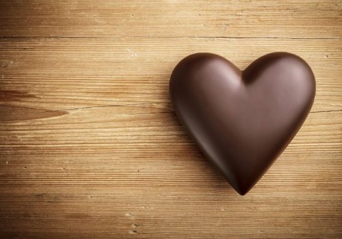 Ιδιοπαθής υπέρταση: Πώς επηρεάζει η κατανάλωση μαύρης σοκολάτας στην αντιμετώπισή της