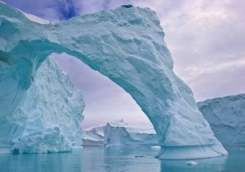 Το θαλασσινό νερό «κατατρώει» τον «Παγετώνα της Αποκάλυψης» | Οι φόβοι των επιστημόνων
