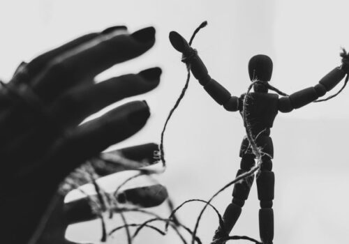 «Δεν είμαι υπεύθυνος μόνο για ό,τι κάνω, αλλά και για ό,τι ανέχομαι» | Albert Camus