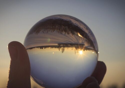 «Τα ελαττώματα που βλέπεις στους άλλους είναι η αντανάκλαση των δικών σου» - Rumi