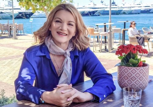 Αποστολία Βασιλείου: Η γυναίκα που εκπαιδεύει γονείς και παιδιά στα χρηματοοικονομικά