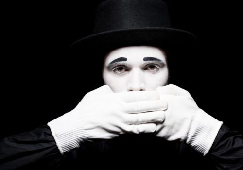 «Φοβάμαι ότι δεν θα αγαπηθώ όπως είμαι» | 10 σκέψεις που ζουν μέσα μας και δεν εκφράζονται ποτέ