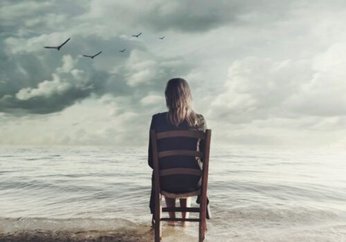 Πώς να είσαι με τον εαυτό σου, όταν αυτός ο εαυτός δεν σε χωράει;