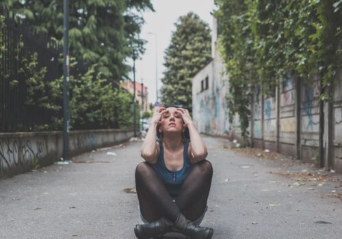 «Κάνω ψυχικό»: Η ναρκισσιστική υπεροχή του ευεργέτη