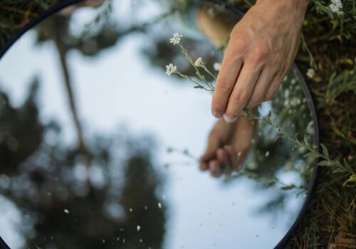 Η ερώτηση που πρέπει να κάνουμε στον καθρέφτη δεν είναι: «Ποιος είμαι;» αλλά «Είμαι έτοιμος να μάθω;»