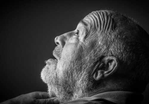 leitourgw Λειτουργώ... αλλά ζω πραγματικά; Το «αόρατο» ψυχολογικό βάρος των μικρών, καθημερινών μαχών που δίνουμε χωρίς να το συνειδητοποιούμε