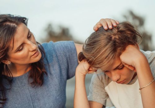 Βελτιώνοντας την επικοινωνία γονέα-εφήβου: Συμβουλές για μια αρμονική σχέση
