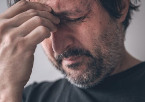 Πρωινή ζάλη: Τι μπορεί να σημαίνει όταν ξυπνάμε με αστάθεια στις κινήσεις μας;