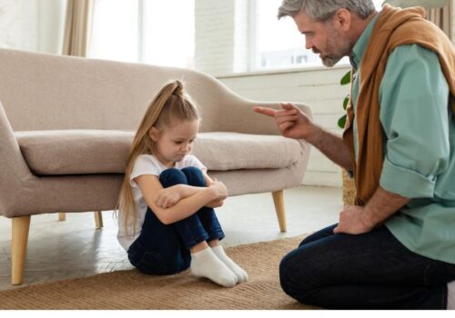 Μητέρα νάρκισσος: Τι συμβαίνει όταν αντιμετωπίζει το παιδί σαν προέκταση του εαυτού της.