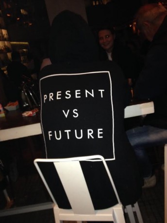 Παρόν εναντίον Μέλλοντος. Present vs Future